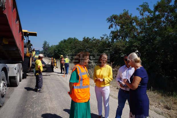 Областният управител на Пловдив Дани Каназирева и началникът на ОПУ - Пловдив  Йордан Калев инспектираха ремонта на пътя за Хисаря