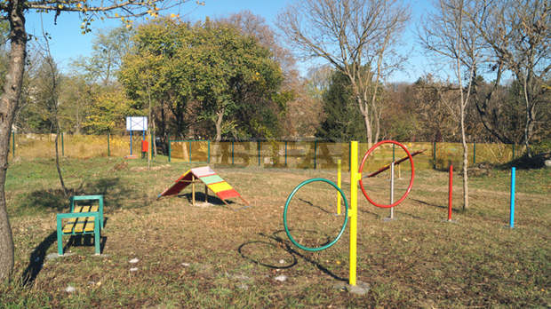 Нова площадка за разходка и игра на кучета е изградена в Търговище