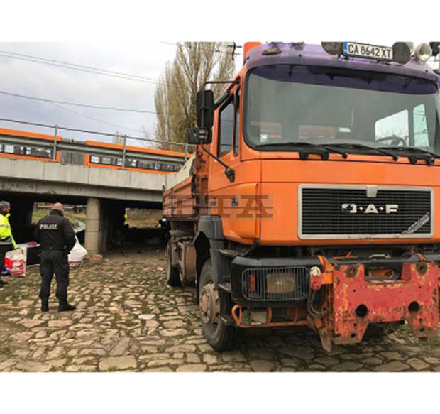 Екипи на "Аварийна помощ и превенция" проверяват подмостовите съоръжения в София