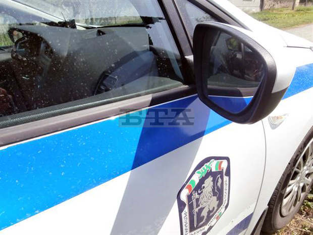 Криминално проявен мъж, е задържан за изнудване и рекет до бензиностанция в Бургас Криминално проявен мъж, е задържан за изнудване и рекет до бензиностанция в Бургас