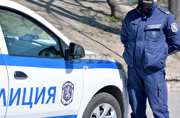 Два контролни поста се поставят на входовете на плевенското село Буковлък заради повишения брой хора с коронавирус Два контролни поста се поставят на входовете на плевенското село Буковлък заради повишения брой хора с коронавирус