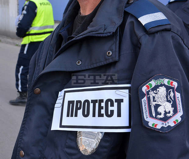 Служители на  МВР протестираха и в Пловдив
