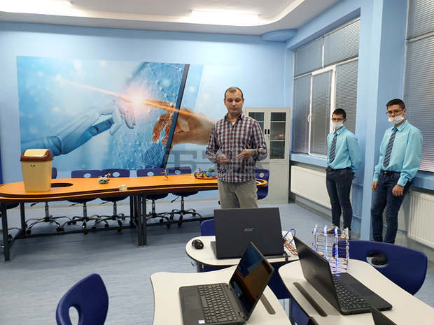 Професионалната гимназия по транспорт и лека промишленост в Попово представи опита си в иновациите