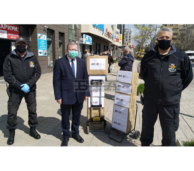 Посолството на Израел дари маски и ръкавицина Столична община Посолството на Израел дари маски и ръкавицина Столична община