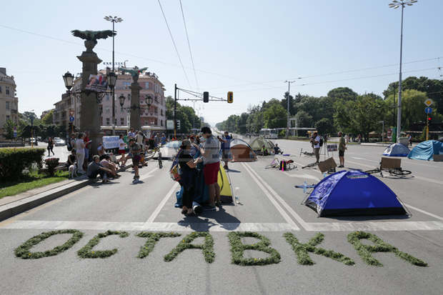 Затруднено е движението на много места в столицата