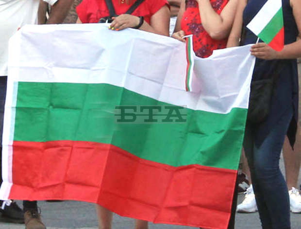 Протест срещу управлението на България има за тринайсета вечер в Русе