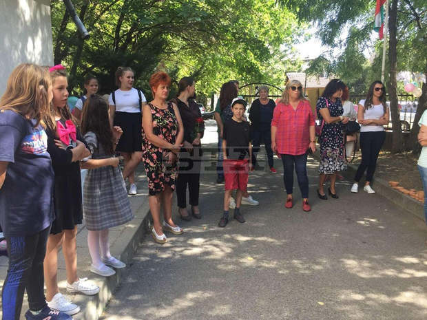 Изложба с творби на деца от лятната ваканция е открита в Перник
