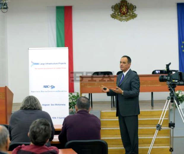 Реализирането на новата автомагистрала "Дунав-Егея" за 5 години е напълно реалистично, смятат експерти Реализирането на новата автомагистрала "Дунав-Егея" за 5 години е напълно реалистично, смятат експерти