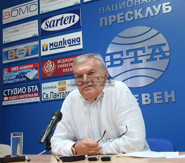 Проблеми на свободата на словото и действията на полицията по протестите коментира в Плевен лидерът на АБВ Румен Петков