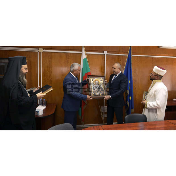 Президентът Радев очаква българските служби да работят така, че българските граждани да научават за нарушенията на закона от тях, а не от чужбина