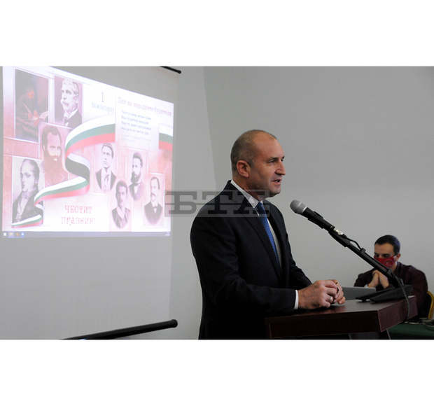 Президентът Румен Радев изнесе лекция пред преподаватели и студенти от МУ в Пловдив на тема "Здравеопазването в Плана за възстановяване и устойчивост - акценти"