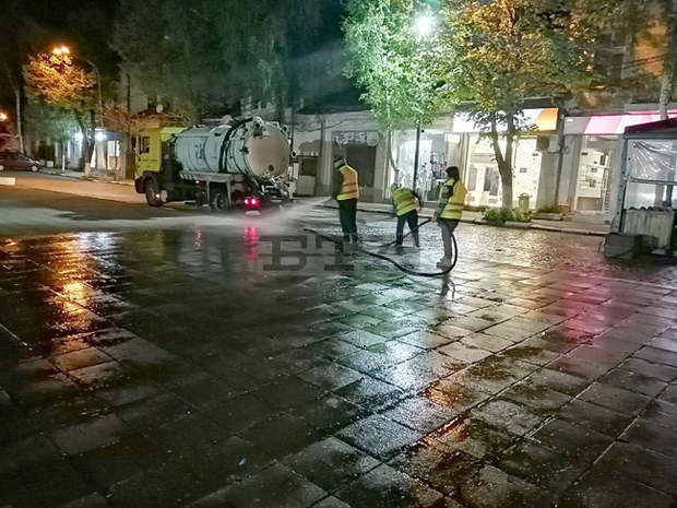 От днес започна пролетно миене на улиците в Радомир От днес започна пролетно миене на улиците в Радомир