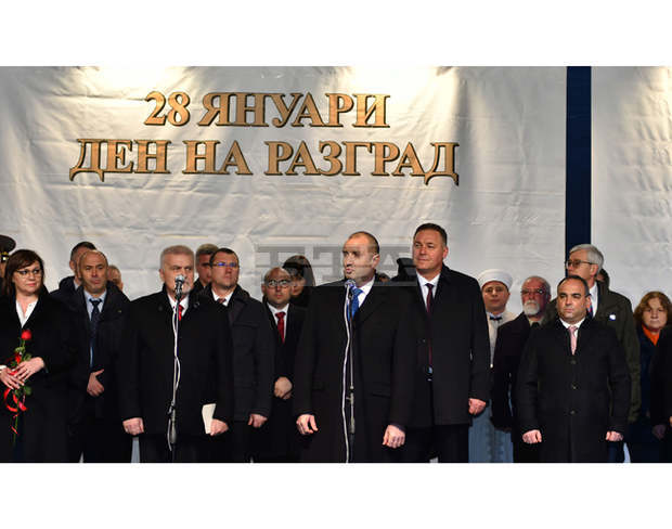 Президентът Румен Радев: Не можем да продължаваме напред, ако не сме стъпили здраво на традициите и на всичко завещано от предците ни