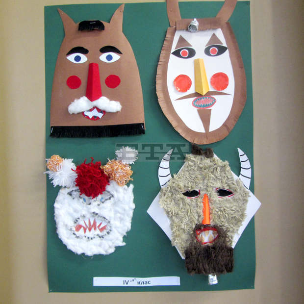 Изложба на детски сурвакарски творби е подредена в Радомир