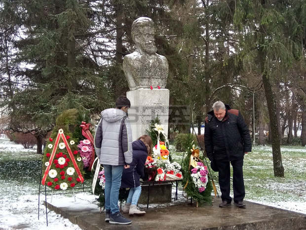 Разград почете годишнината от рождението на Христо Ботев