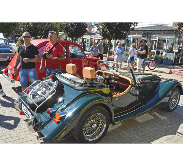 Над 70 автомобила участваха в Ретро парад в Хасково