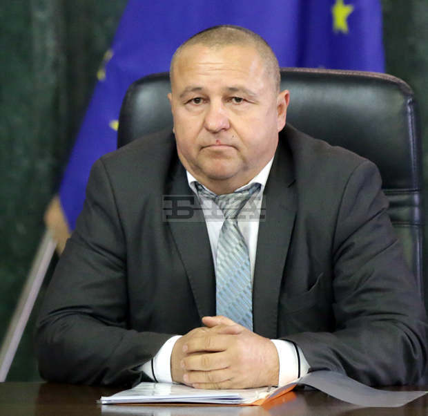 Кметове на малки населени места са излезли на мълчалив протест в Калофер