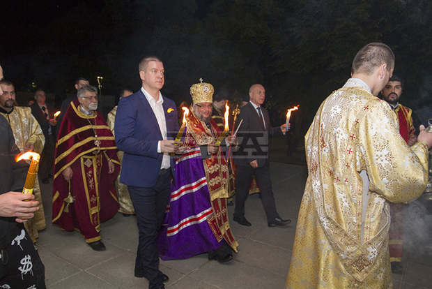 На Възкресение Христово Благодатният огън озари Стара Загора На Възкресение Христово Благодатният огън озари Стара Загора
