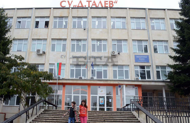 В пет училища в Добрич учениците не достигат поради миграцията