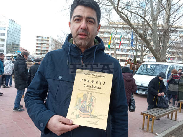 Хубавото вино не се прави по готварска книга, а с мерак, каза победителят в конкурса за Трифон Зарезан в Добрич Хубавото вино не се прави по готварска книга, а с мерак, каза победителят в конкурса за Трифон Зарезан в Добрич