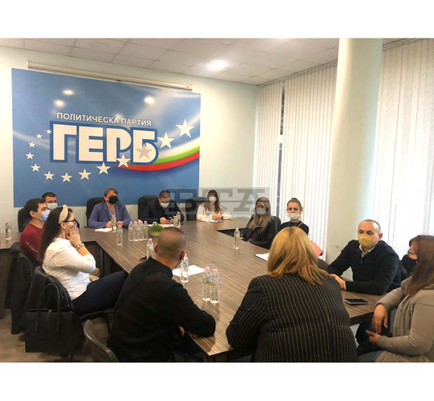 Вече шест месеца виждаме какво бъдеще предлагат служебното правителство и другите партии, заяви Деница Сачева Вече шест месеца виждаме какво бъдеще предлагат служебното правителство и другите партии, заяви Деница Сачева