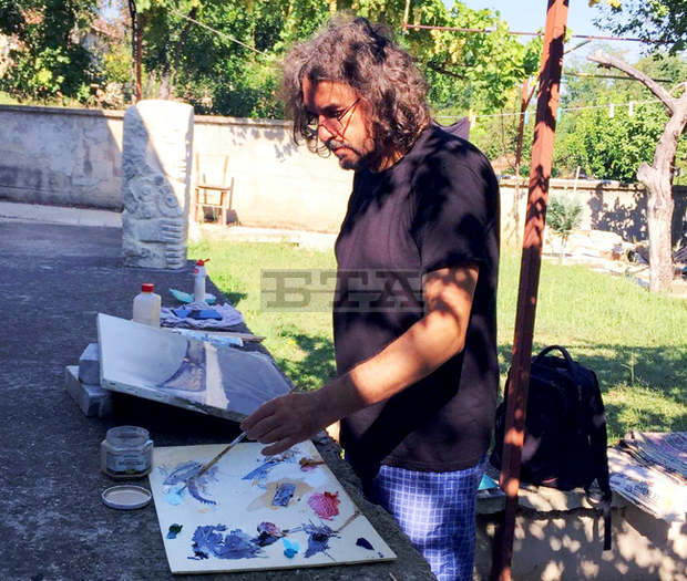 "Отвъд хоризонта": Художникът Илиян Савков затваря 40-годишен тежък период