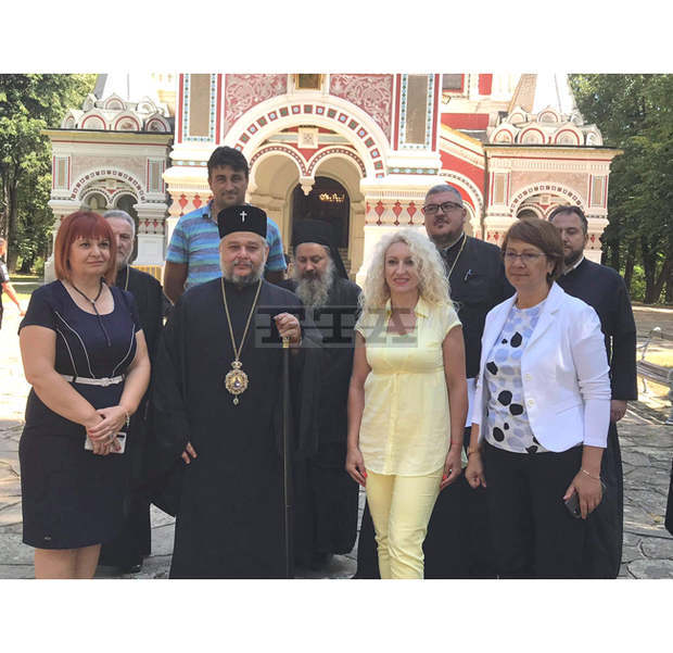 Владика, областен управител и кмет благодариха на правителството за дарените средства за   храм-паметника манастир "Рождество Христово" - Шипка
