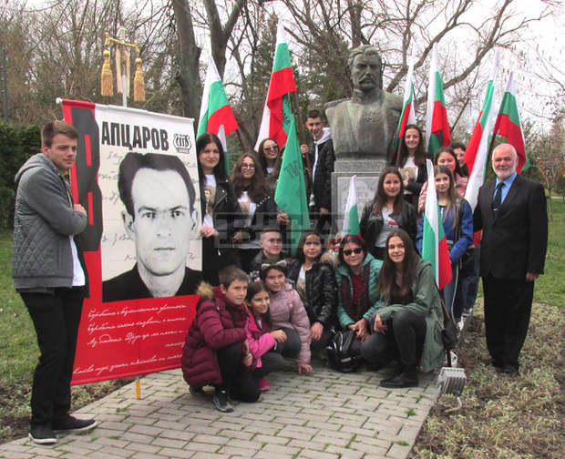 Под девиза "Да развеем българското знаме!" преминаха проявите за Трети март в Силистренската община