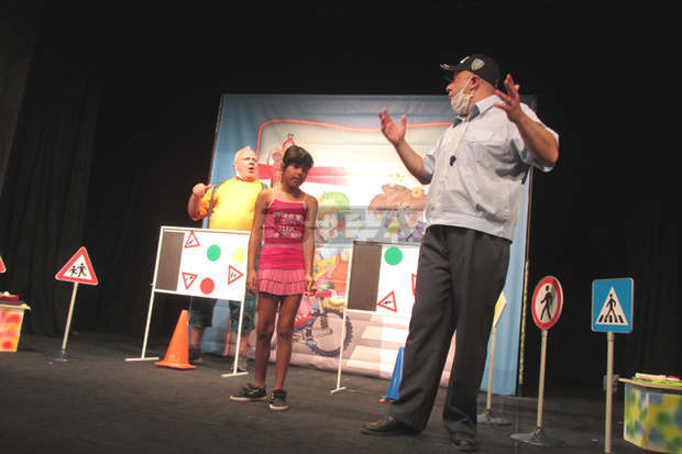 Премиера на образователния спектакъл "Не пресичай на червено" представя днес силистренският драматично-куклен театър