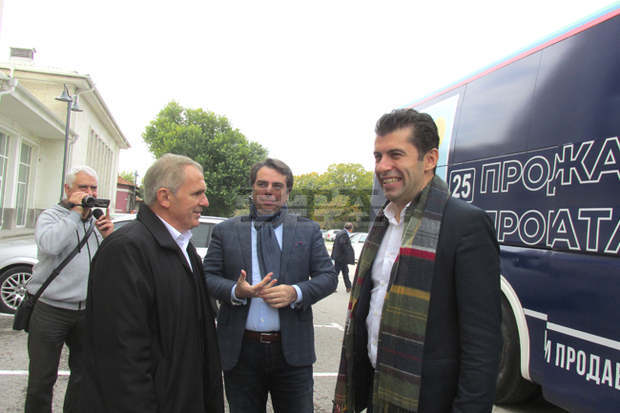 Проектът "Продължаваме Промяната" е български проект с местна ориентация, близо до хората, според Кирил Петков и Асен Василев