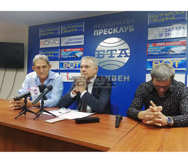 Правителството да изясни дали подкрепя позицията на МВнР относно изложбата в руското посолство, каза   Румен Петков