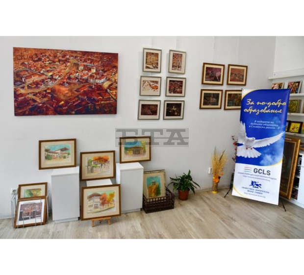 Благотворителна изложба в Сливен набира средства за таблети за нуждаещи се ученици