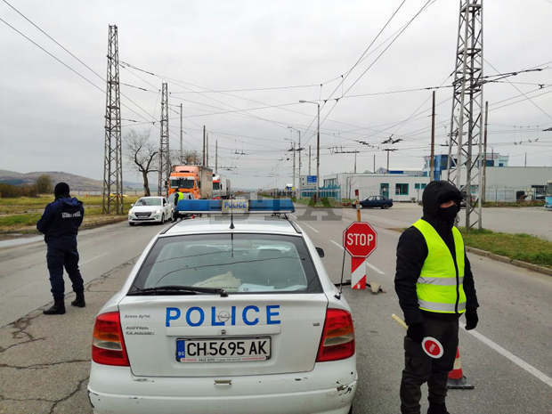 Общо 415 проверки за спазване на карантината са извършили полицаи в Сливенско Общо 415 проверки за спазване на карантината са извършили полицаи в Сливенско