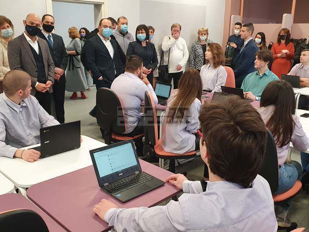 Младите хора трябва да умеят да работят в екип, заяви в Пловдив  заместник-министърът на образованието Мария Гайдарова