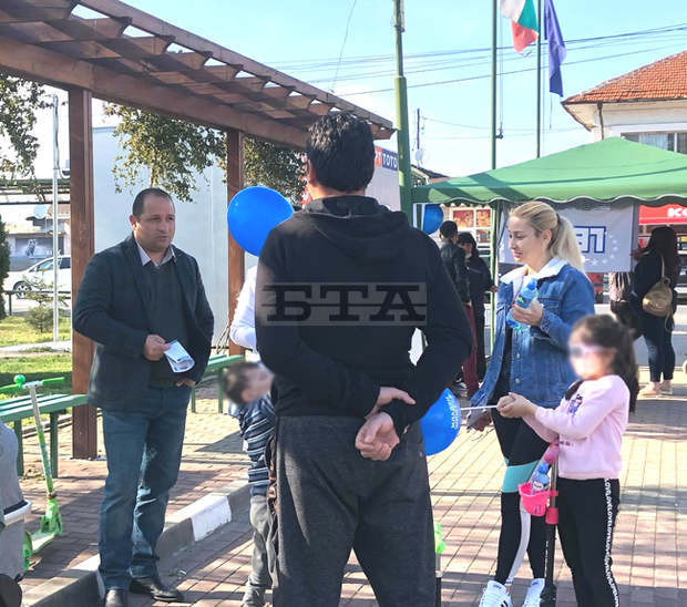 Кандидатът за народен представител от ГЕРБ-СДС Младен Шишков се срещна с жители на село Стряма