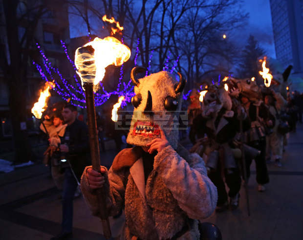 Заявления на търговци за празничния базар "Сурва" в Перник се приемат от 7 януари, вместо от днес