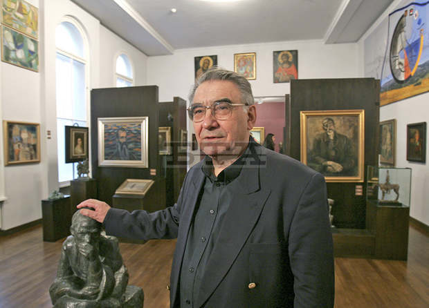 Колекция на акад. Светлин Русев показват в родния му град Плевен по случай рождения му ден Колекция на акад. Светлин Русев показват в родния му град Плевен по случай рождения му ден