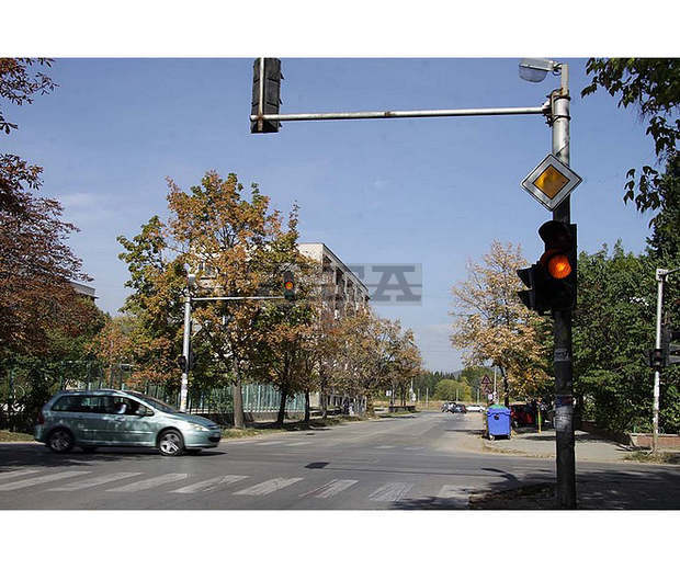 В Стара Загора въвеждат нова светофарна сигнализация, избягваща конфликти между пешеходци и шофьори на кръстовищата