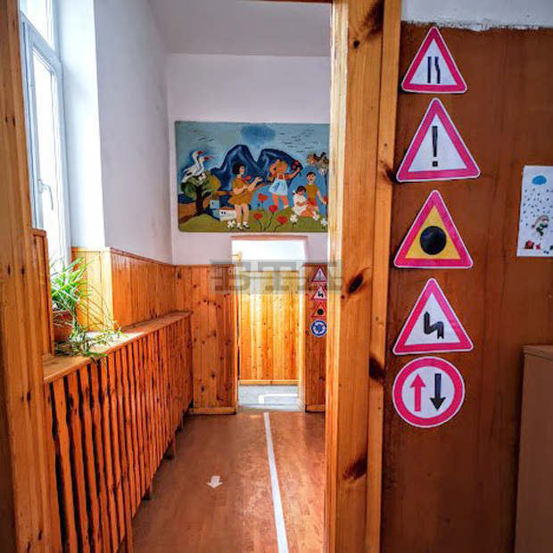 Пътни знаци регулират движението и учат децата на правилата в училище в Симеоновград