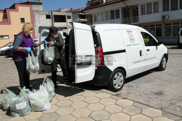 В Свиленград и общината 300 семейства са подпомогнати в дарителска кампания В Свиленград и общината 300 семейства са подпомогнати в дарителска кампания