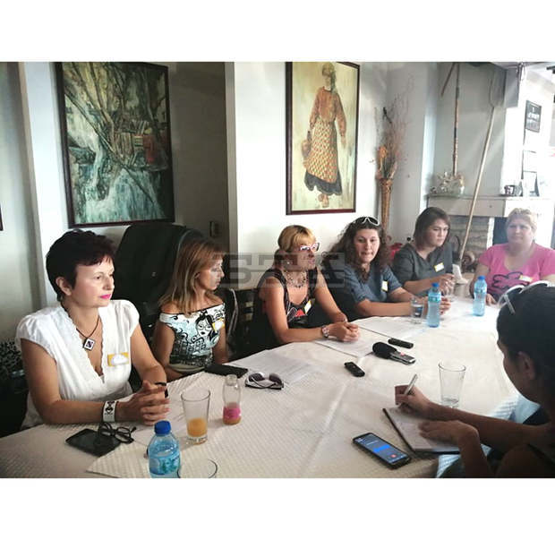 Екипът на Дневния център за пълнолетни с увреждания в Търговище излезе с подписка до доставчика на услугата