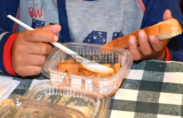 В Област Ямбол 311 деца в риск получават топъл обяд от БЧК през зимата