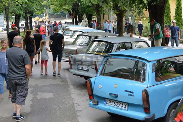 Първи трабант-фест събра притежатели на стари возила във Вършец