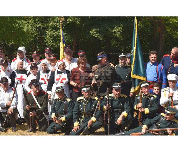 С историческа възстановка в Ловеч пресъздадоха Освобождението на града от османско иго