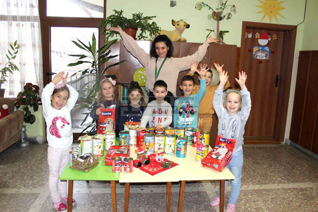 Коледна дарителска кампания на община Трявна събра  над 200 килограма  храна за бездомни кучета