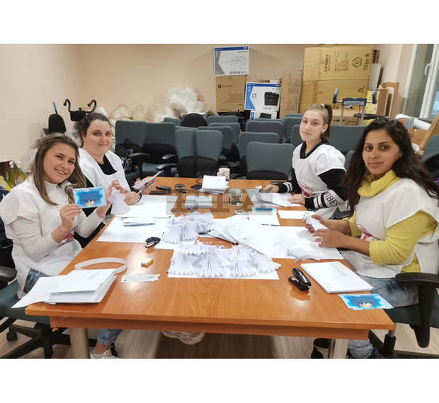 Младежите от БЧК в Троян организираха акция в подкрепа на семействата на починали от COVID-19