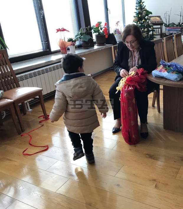 Подаръци за 10 хиляди лева са били раздадени на нуждаещи се троянци в инициативата "Подари на непознат" за 2019 г.