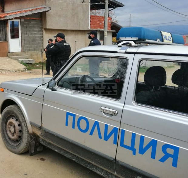 Списъци с имена са иззети от незаконен търговски обект в Твърдица при акция срещу купуване на гласове