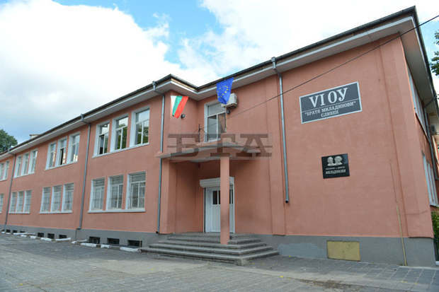 В три училища от община Сливен е бил прекратен учебния процес заради паника сред родителите