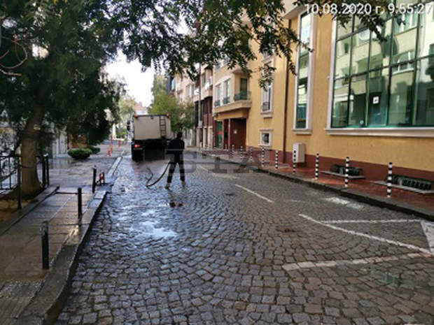 Извършва се миене на улици в няколко столични райони